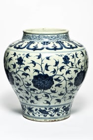 A BLUE-AND-WHITE 'INTERLOCKING LOTUS' JAR