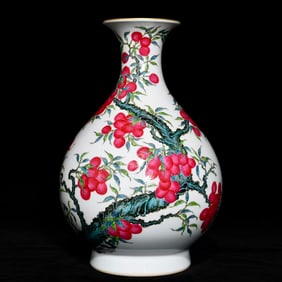 A FAMILLE-ROSE 'LYCHEE' YUHUCHUNPING