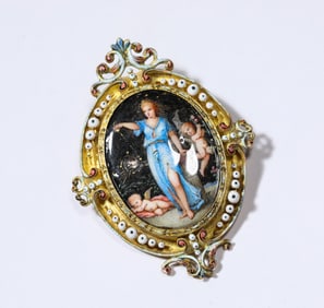 A K-GOLD FIGURE BROOCH