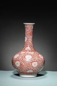 AN IRON-RED 'INTERLOCKING CHRYSANTHEMUM' VASE