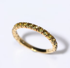 A FANCY COLOR DIAMOND K-GOLD RING