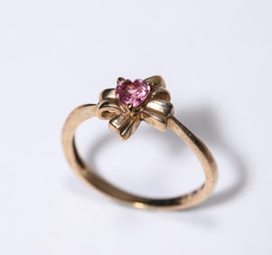 A PINK DIAMOND K-GOLD RING