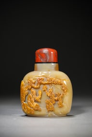 AN AGATE 'FIGURE' SNUFF BOTTLE