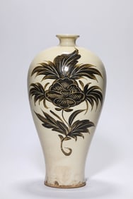 A CIZHOU-TYPE 'FLORAL' VASE