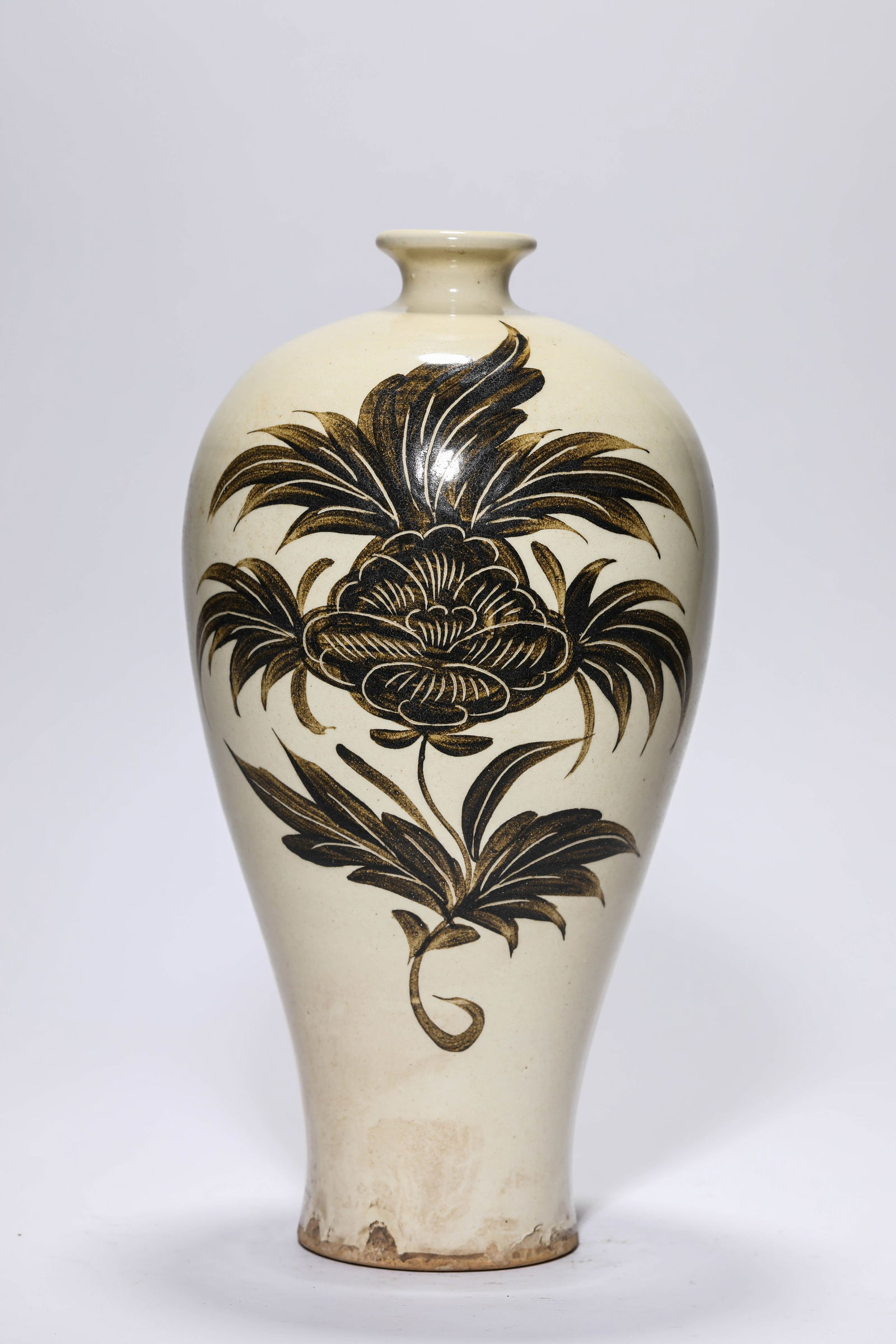 A CIZHOU-TYPE 'FLORAL' VASE (1 of 5)