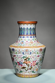 A FAMILLE-ROSE 'INTERLOCKING FLOWERS' VASE