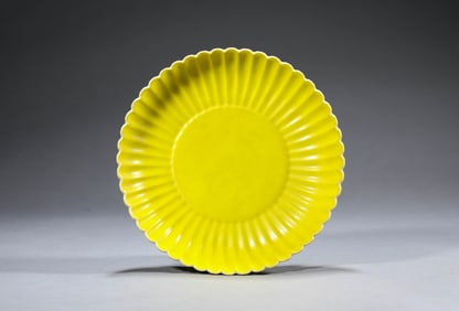 A YELLOW-GLAZED CHRYSANTHEMUM-FORM DISH