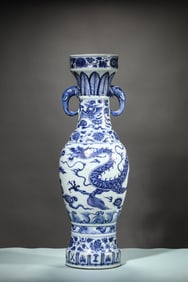 A BLUE AND WHITE 'DRAGON' VASE