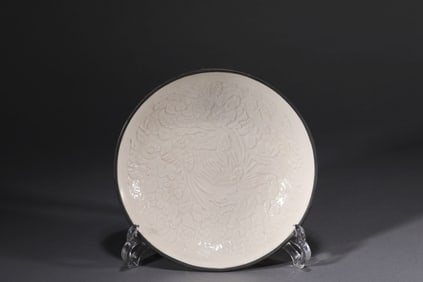 A DING-TYPE 'DOUBLE-PHOENIX AND FLOWER' DISH