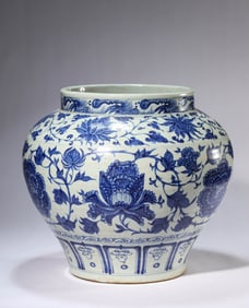 A BLUE AND WHITE 'INTERLOCKING FLOWERS' JAR
