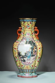A FAMILLE-ROSE 'FIVE BATS AND LONGEVITY' VASE