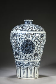 A BLUE AND WHITE 'INTERLOCKING LOTUS' MEIPING