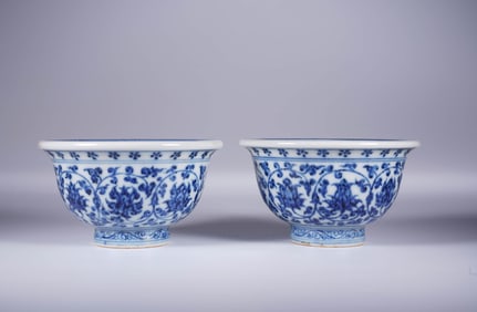 A PAIR OF BLUE AND WHITE 'INTERLOCKING LOTUS' CUPS