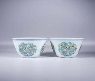 A PAIR OF WUCAI 'FLOWER AND FRUIT ' CUPS