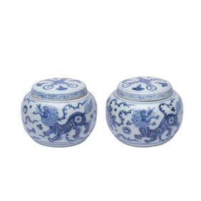 A PAIR OF BLUE AND WHITE 'LION AND BALL' COVERED JARS