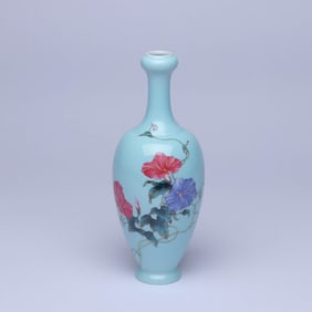 A SKY-BLUE GLAZED FAMILLE ROSE 'FLOWERS AND POETRY' GARLIC-HEAD VASE