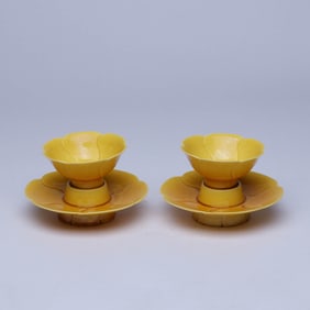 A PAIR OF YELLOW-GLAZED LOBED CUPSTANDS