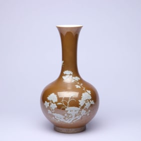 A BROWN-GLAZED 'ROCKERY AND FLOWERS' LONG-NECK VASE