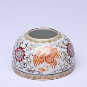 A FAMILLE ROSE 'INTERLOCKING FLOWERS AND ROUNDEL CRANE' WATER POT