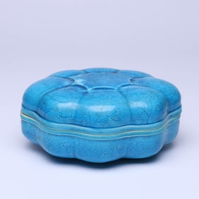 A BLUE-GLAZED 'FLORAL ' COVERED BOX