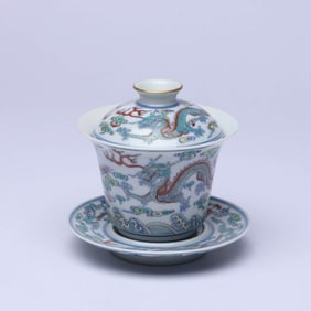 A DOUCAI 'CLOUD AND DRAGON' COVERED BOWL