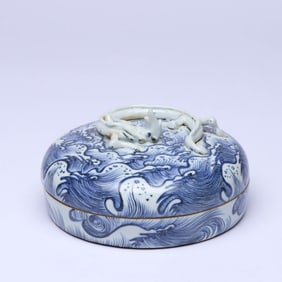 A BLUE AND WHITE 'WAVES AND CHI DRAGON' COVERED BOX