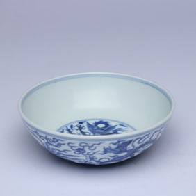 A BLUE AND WHITE 'CLOUD AND DRAGON' BOWL