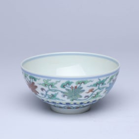 A DOUCAI 'INTERLOCKING FLOWERS' BOWL