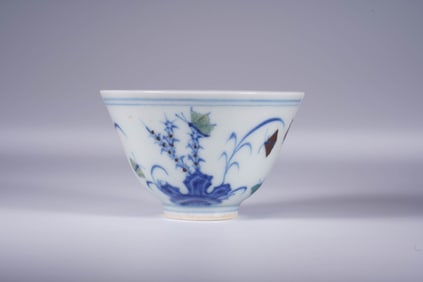 A WUCAI 'THREE AUTUMN SCENES' CUP