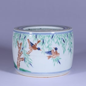 A WUCAI 'FLOWERS AND BIRDS' CRICKET JAR