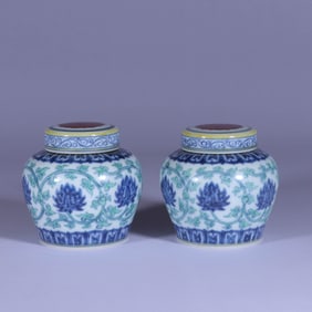 A PAIR OF WUCAI 'INTERLOCKING FLOWERS' COVERED JARS