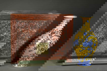 A YELLOW-GROUND BLUE AND WHITE 'PEACHES' OLIVE-SHAPED VASE