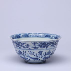 A BLUE AND WHITE 'FISH AND LOTUS' BOWL