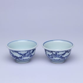 A PAIR OF BLUE AND WHITE 'FISH AND WATER WEEDS, RESERVE' CUPS