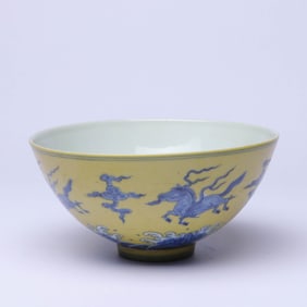 A YELLOW-GROUND BLUE AND WHITE 'FLYING HORSE' BOWL