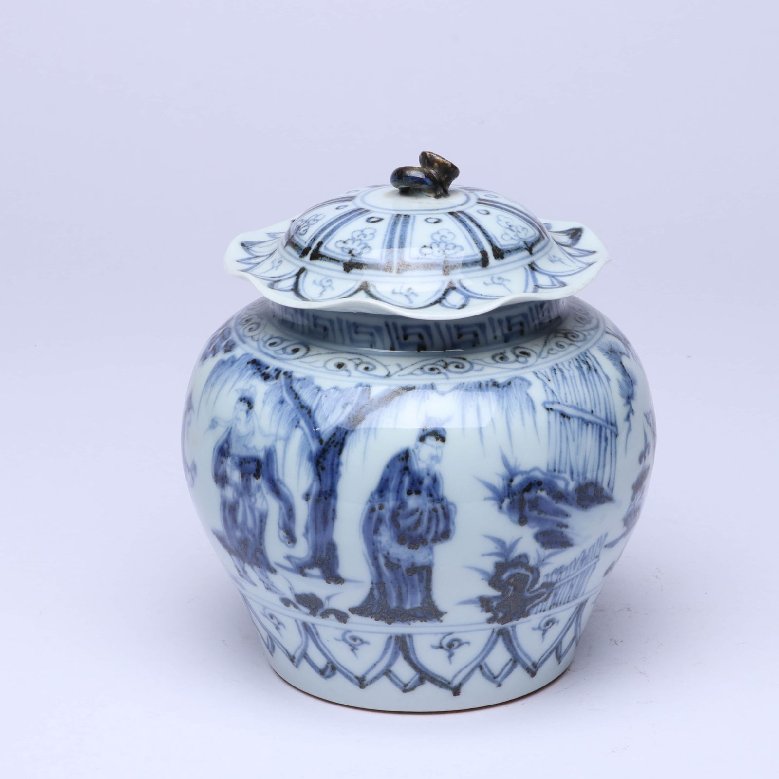 A BLUE AND WHITE 'FIGURES AND STORY' LOTUS-LEAF COVERED JAR (1 of 8)