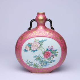 A RUBY RED-GROUND FAMILLE ROSE MEDALLION 'FLOWERS' MOONFLASK