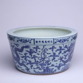 A BLUE AND WHITE 'CLOUD AND DRAGON' JAR