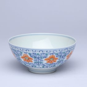 A BLUE AND WHITE AND IRON-RED 'INTERLOCKING FLOWERS' BOWL