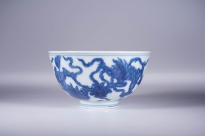 A BLUE AND WHITE 'LION AND BALL' BOWL