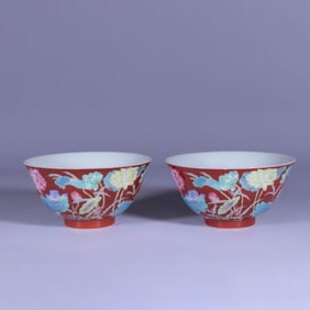 A PAIR OF RED-GROUND FAMILLE ROSE 'LOTUS' BOWLS