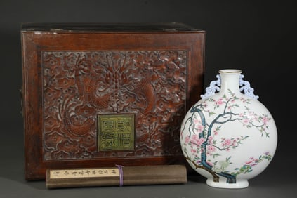 A FAMILLE ROSE 'FLORAL ' MOONFLASK