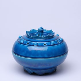 A PEACOCK BLUE-GLAZED 'FLOWERS' COVERED BOX