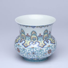 A DOUCAI 'INTERLOCKING FLOWERS' SPITTOON