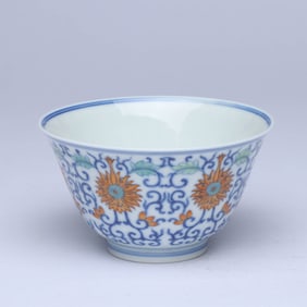 A DOUCAI 'INTERLOCKING FLOWERS' BOWL