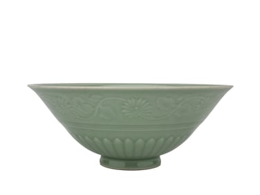 A PALE CELADON GLAZED 'INTERLOCKING CHRYSANTHEMUM' DOULI BOWL