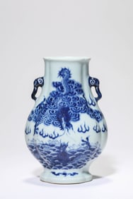 A BLUE AND WHITE 'DRAGON' VASE