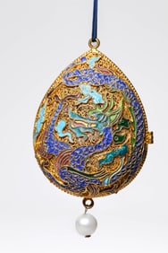 A GILT-SILVER AND KINGFISHER-FEATHER 'DRAGON' SACHET