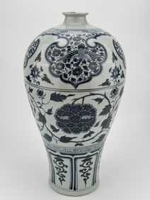 A BLUE AND WHITE 'FLORAL' MEIPING
