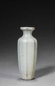 A GUAN-TYPE 'MELON-LOBED' VASE